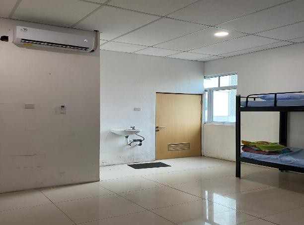 Ruang Jaga Dokter Muda Perempuan dan Loker